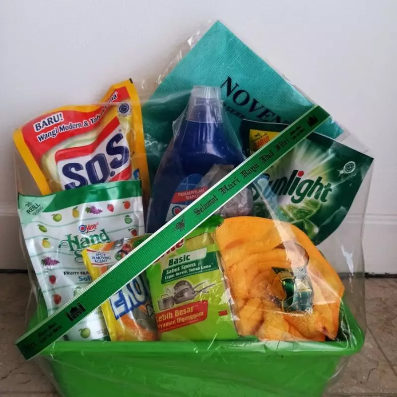 Hampers Berisi Satu Set Produk Pembersih Rumah