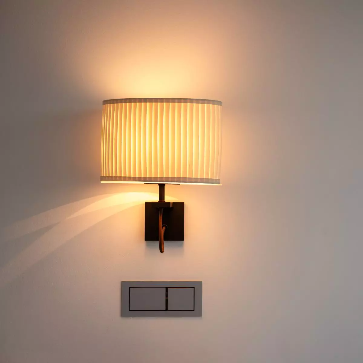 4. Lampu Hias Dinding Bertema Cinta