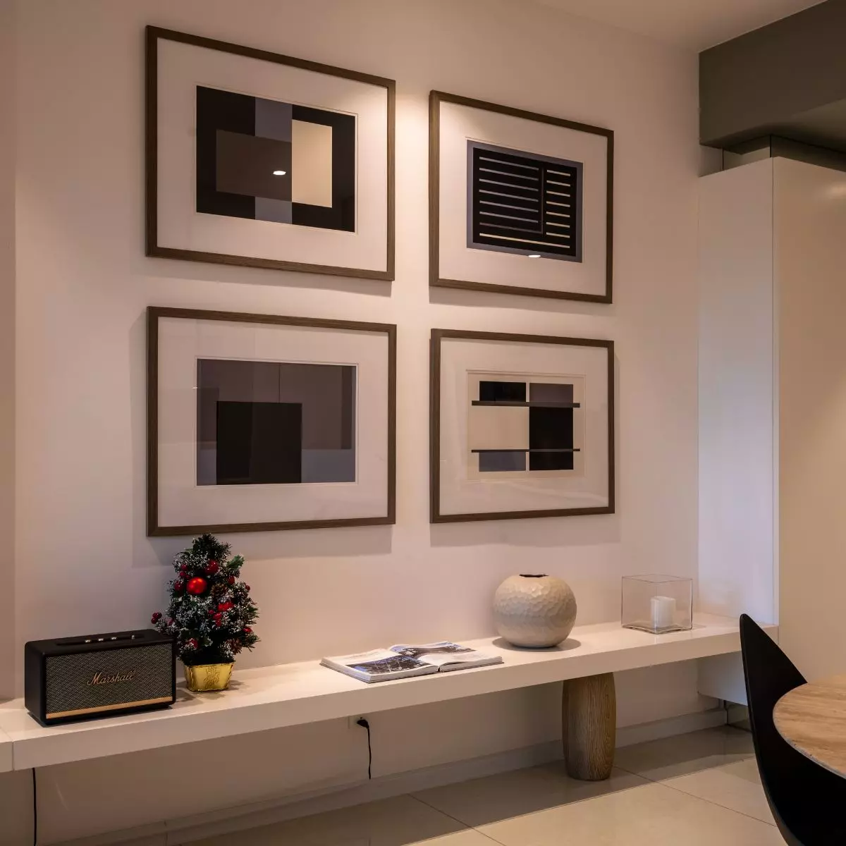 1. Wall Decor Modern