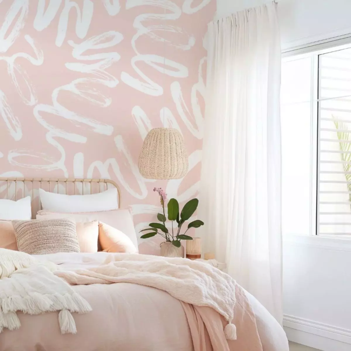 Tips Mengombinasikan Wallpaper dan Wall Decor