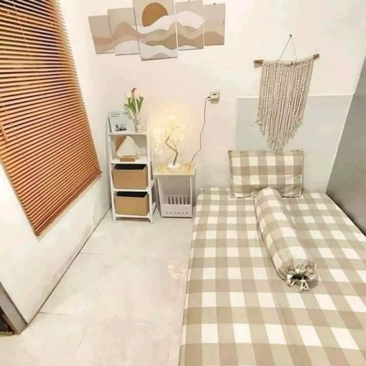 Tips Menata Wall Decor Agar Kamar Kos Terlihat Estetik