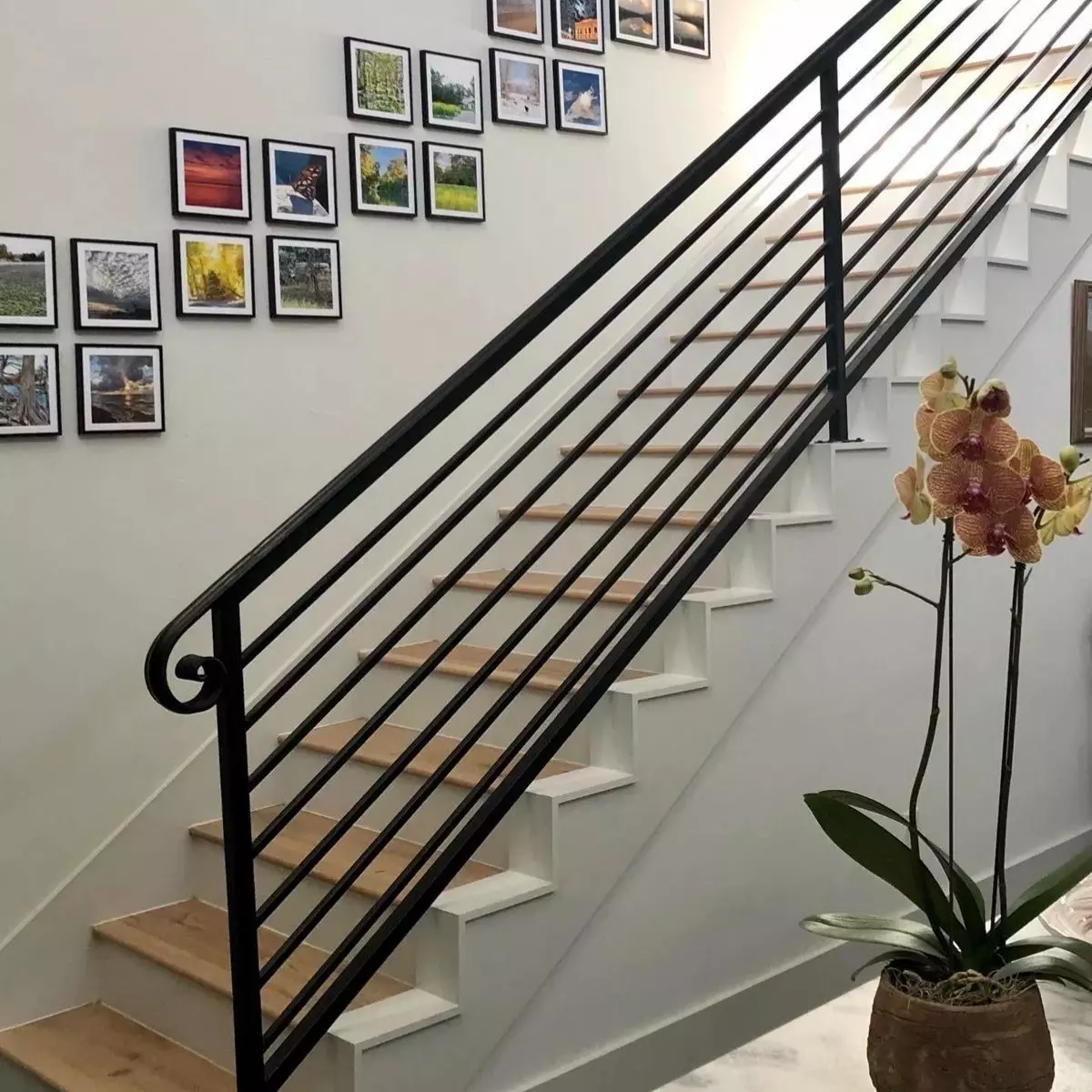 Mengapa Dinding Tangga Perlu Dihias dengan Wall Decor?